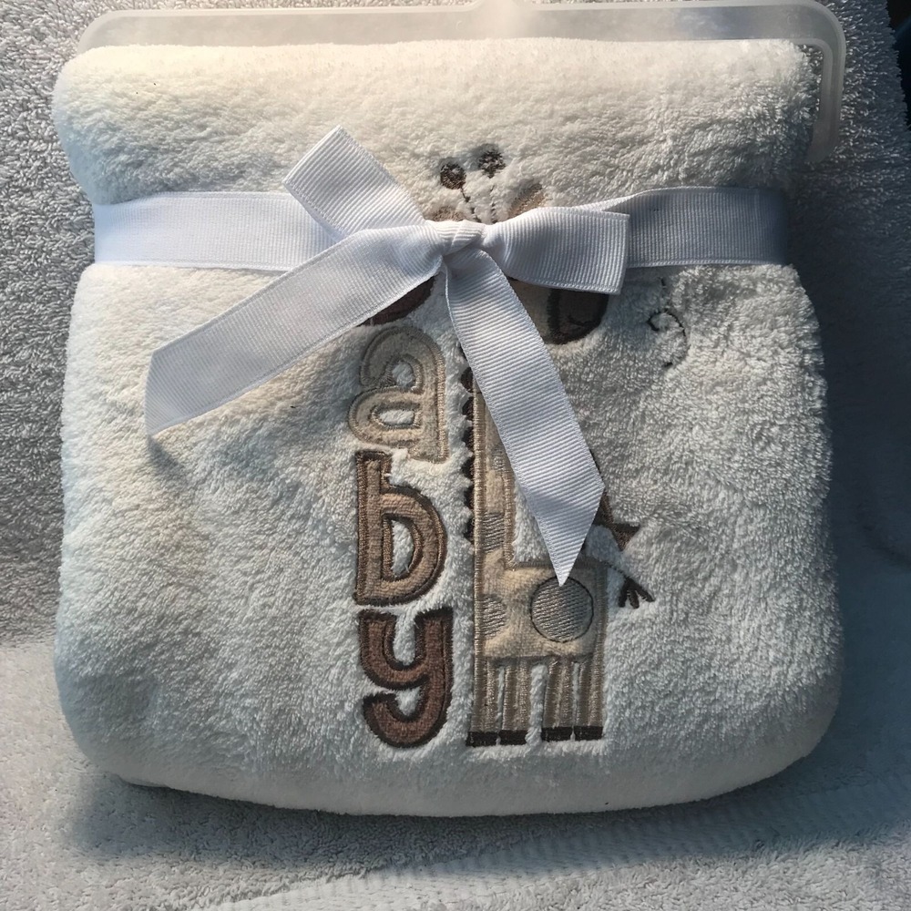 Baby Doubled Side Blanket With Giraffe Embroidery Soft & Absorbent 100% Cotton